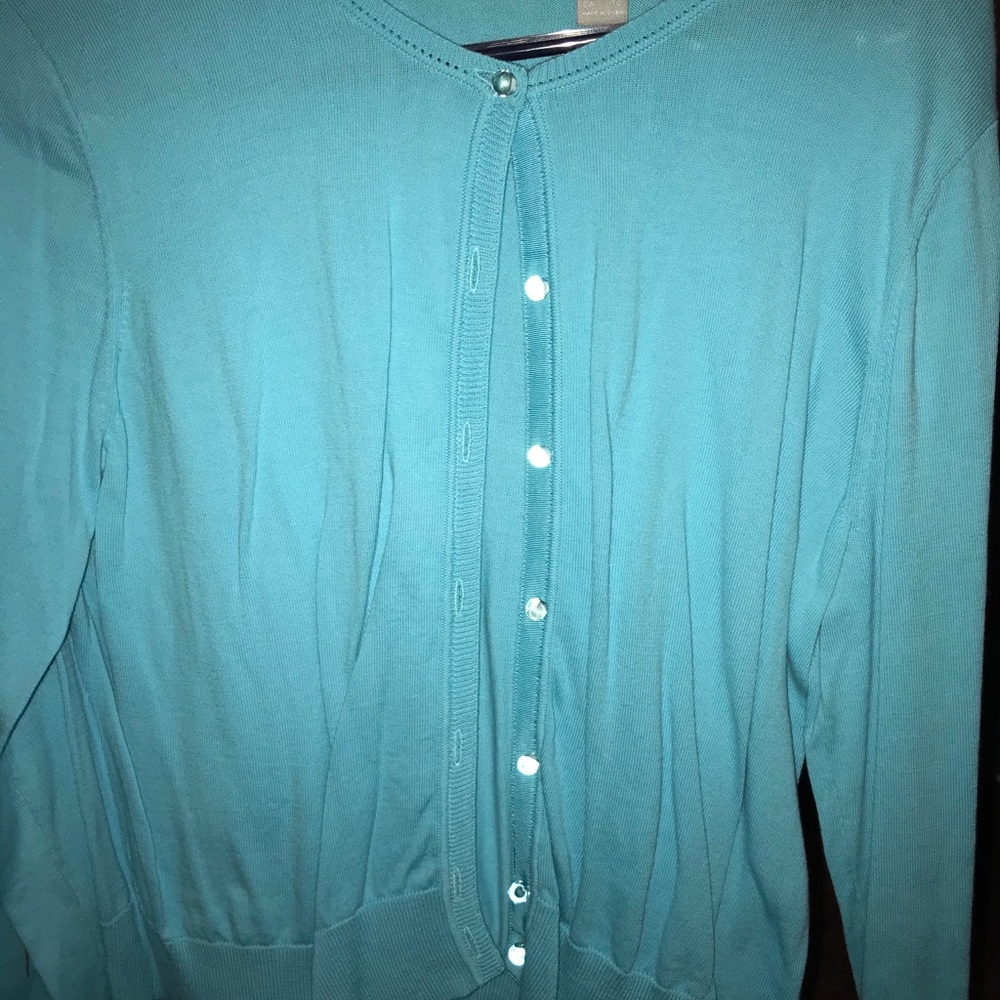 Sweaters - Picture 4 of 4